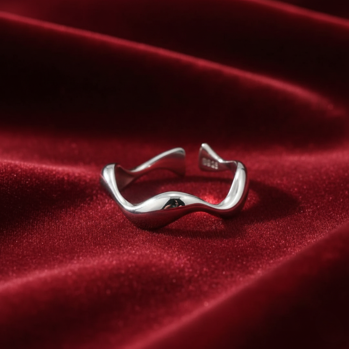 Waves - Minimalist Ring